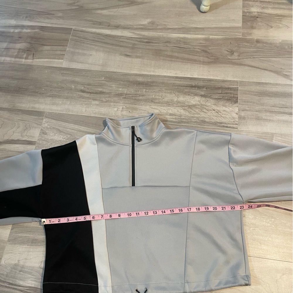 Sports Illustrated Arctic Gray Cropped Long Sleeve Quarter Zip Pullover- Large - Picture 11 of 12